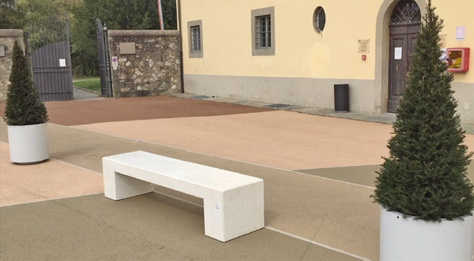 Miljöbild betongmöbler från Italien.