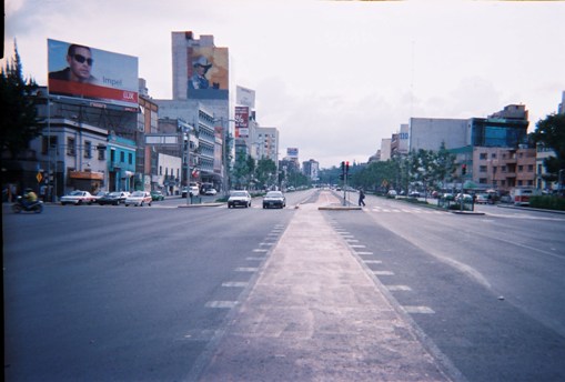 Cykelbana på Ave. Chapultepec, Mexico City.