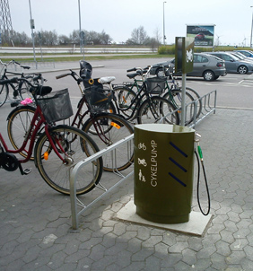 Cykelpump vid Nova Lund köpcentrum.